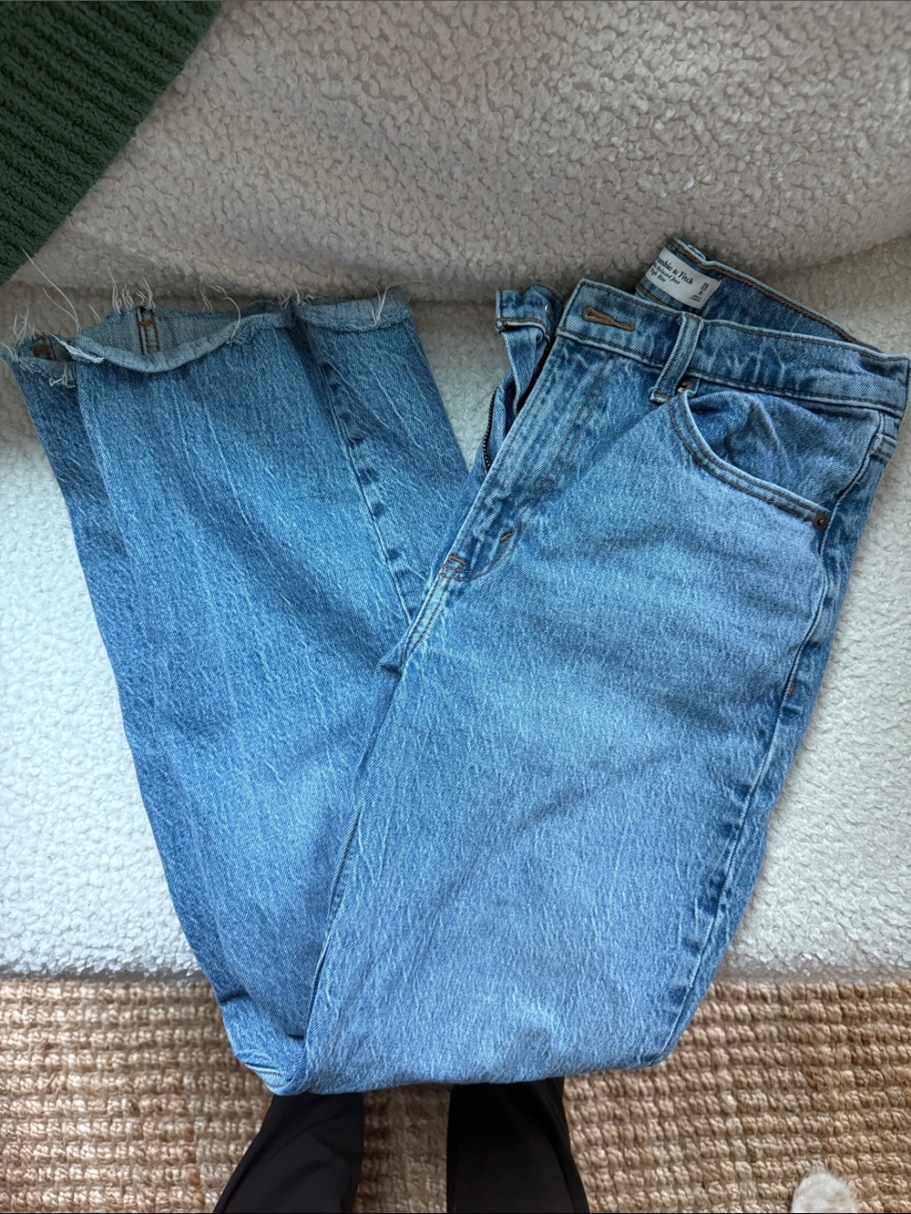 Abercrombie & Fitch 90s Relaxed High Rise Jean - Picture 2 of 3